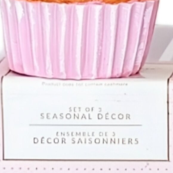Cupcakes and Cashmere -Set of 3-Valentine Cupcakes 🧁 Seasonal Decor -NIB - Picture 11 of 12